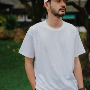 تيشيرت أبيض نصف كم